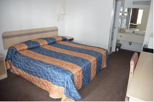Super 7 Inn Memphis Extérieur photo